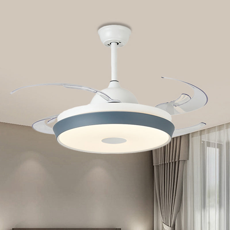 Lámpara de ventilador de techo acrílico circular Sala LED simple Luz de montaje de semi rascilla en gris con 8 cuchillas transparentes, 42 "de ancho