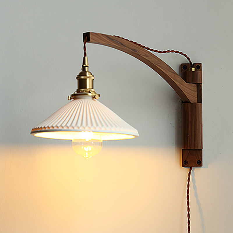 Simplicidad contemporánea Luz de pared de brazo ajustable ajustable con sombra de cerámica