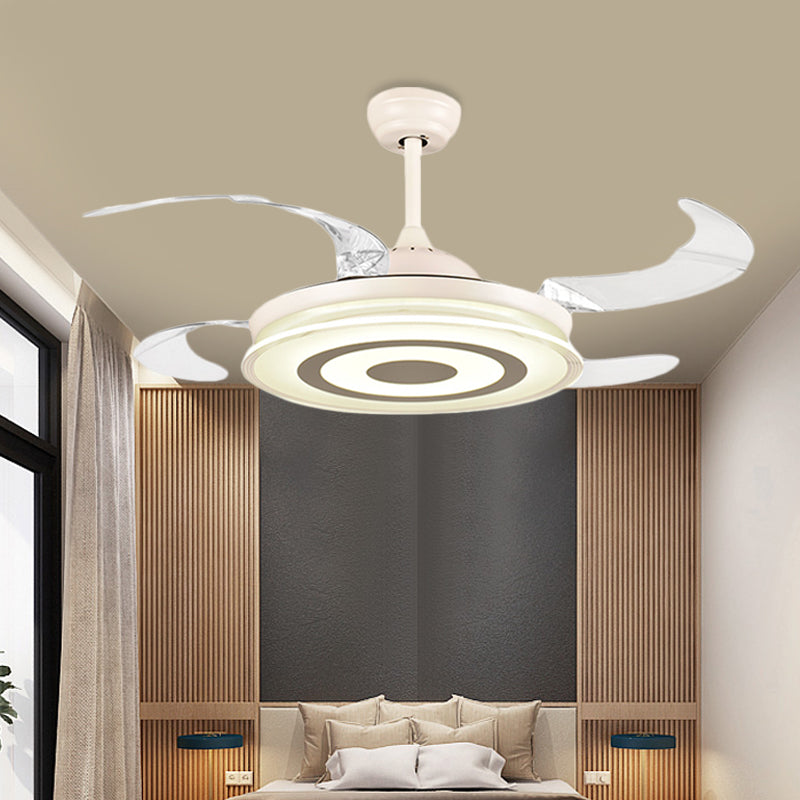 42 "Breite Einfache runde Lüfterbeleuchtung LED -Acryl -halb Flush Deckenleuchte in Weiß für Wohnzimmer, 4 klare Klingen