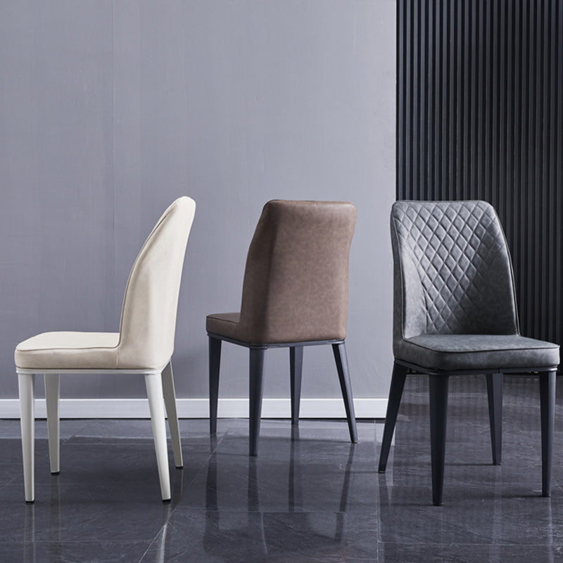 Silla lateral interior escandinava Silla de comedor con respaldo sólido tapizada de metal