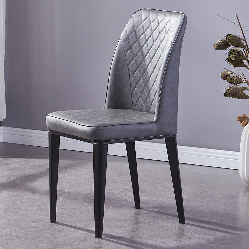 Silla lateral interior escandinava Silla de comedor con respaldo sólido tapizada de metal