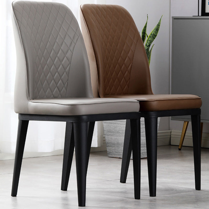 Silla lateral interior escandinava Silla de comedor con respaldo sólido tapizada de metal
