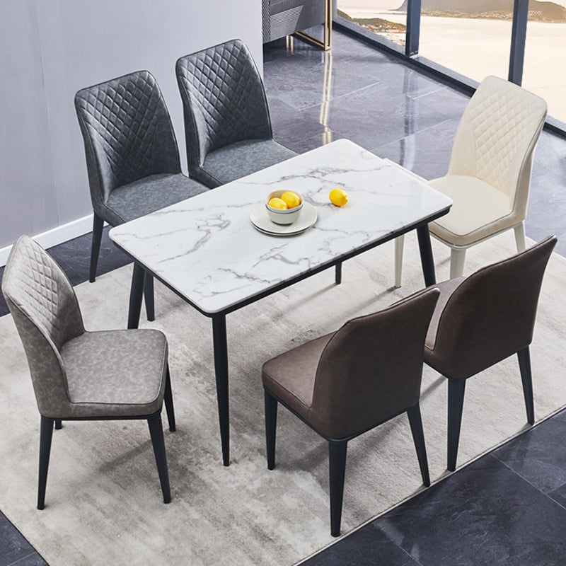 Silla lateral interior escandinava Silla de comedor con respaldo sólido tapizada de metal