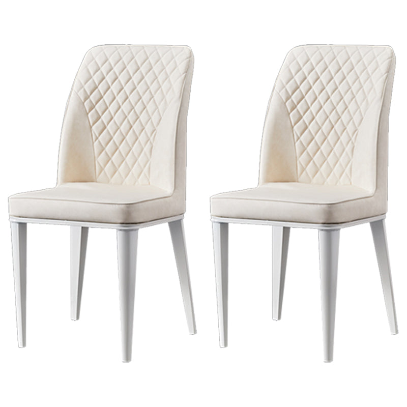 Silla lateral interior escandinava Silla de comedor con respaldo sólido tapizada de metal