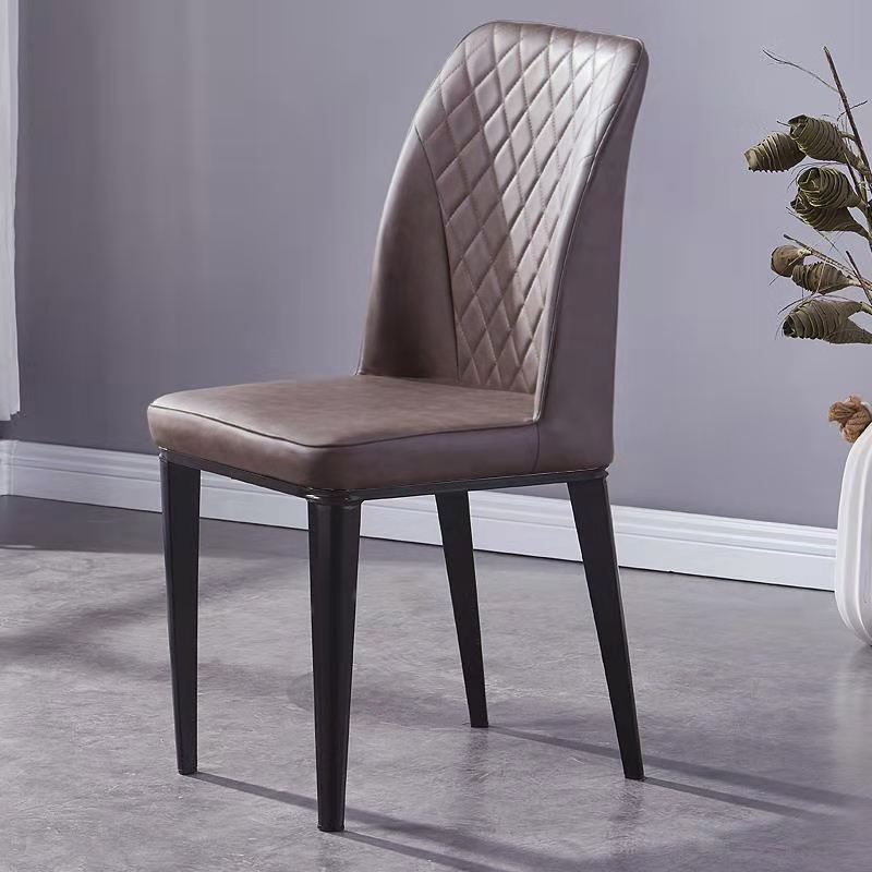 Silla lateral interior escandinava Silla de comedor con respaldo sólido tapizada de metal