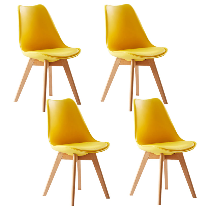 Chaise latéral intérieure scandinave solide chaise de salle à manger rembourrée avec des pattes en bois