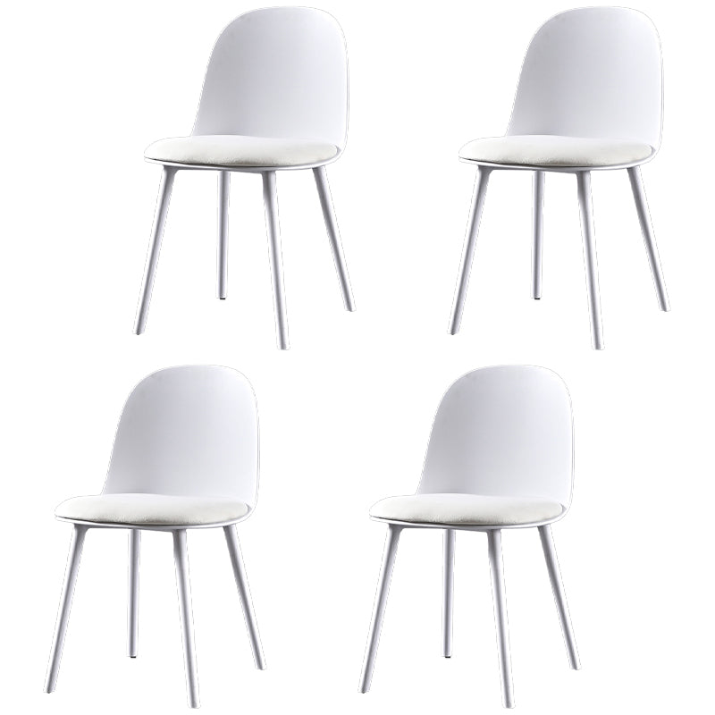 Chaise d'appoint de restaurant scandinave en plastique, finition mate, chaise de salle à manger Parsons (Ensemble de 4)
