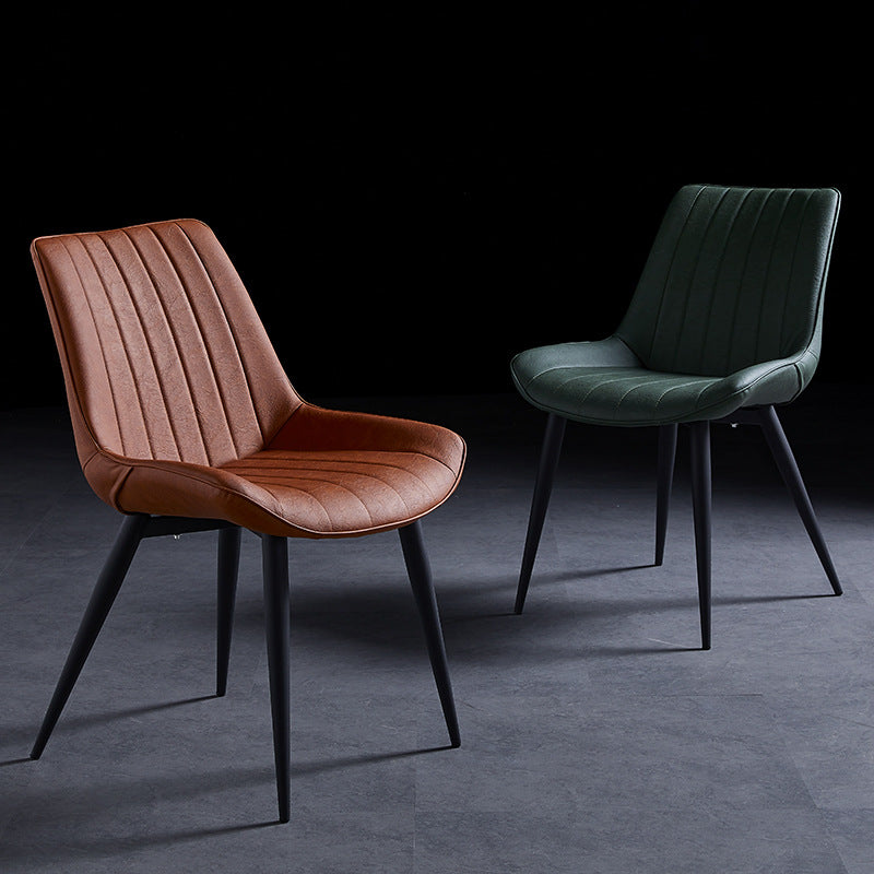 Silla lateral de cuero escandinavo para restaurante Silla de comedor Parsons con acabado mate