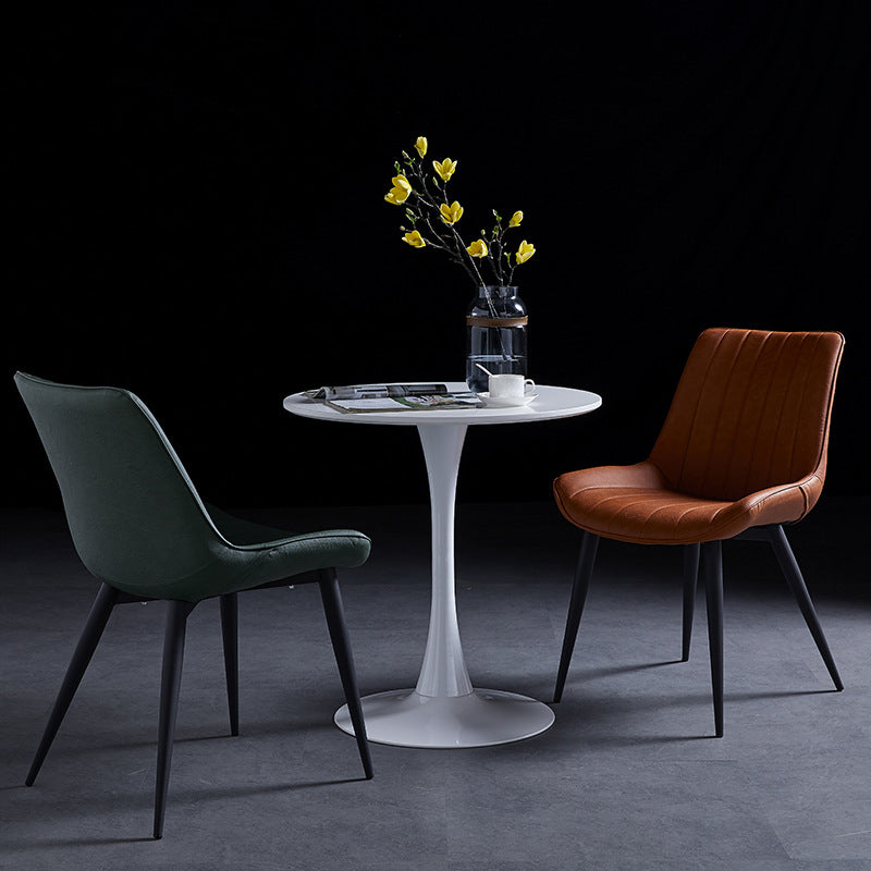 Silla lateral de cuero escandinavo para restaurante Silla de comedor Parsons con acabado mate