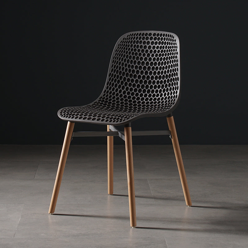 Chaise de salle à manger en plastique de style scandinave, sans accoudoirs, à dossier solide, avec pieds en bois