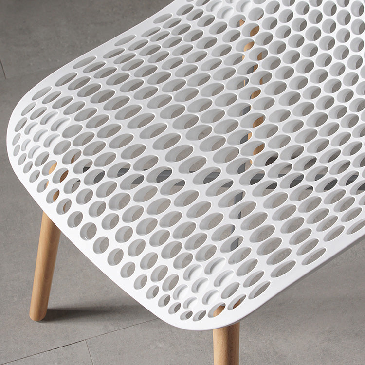 Chaise de salle à manger en plastique de style scandinave, sans accoudoirs, à dossier solide, avec pieds en bois