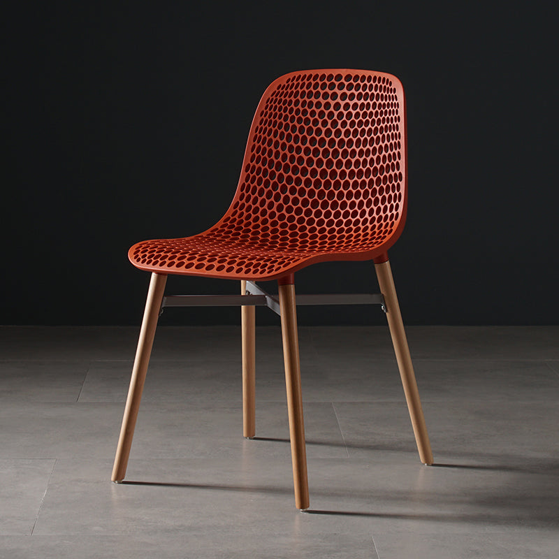 Chaise de salle à manger en plastique de style scandinave, sans accoudoirs, à dossier solide, avec pieds en bois