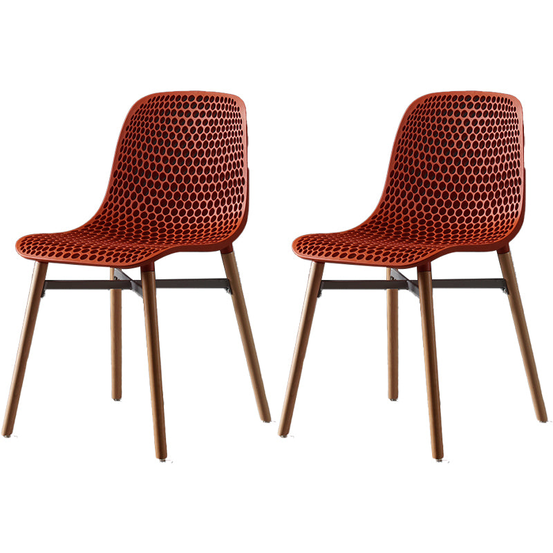 Chaise de salle à manger en plastique de style scandinave, sans accoudoirs, à dossier solide, avec pieds en bois