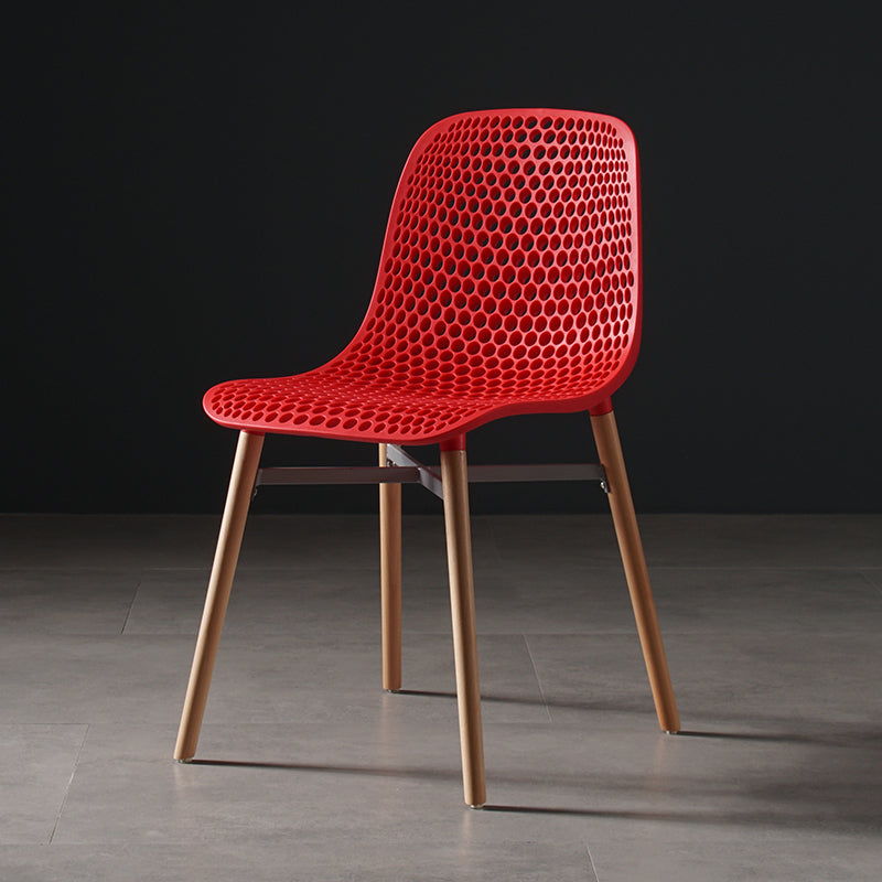Chaise de salle à manger en plastique de style scandinave, sans accoudoirs, à dossier solide, avec pieds en bois