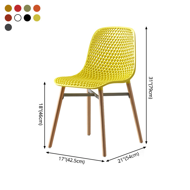 Chaise de salle à manger en plastique de style scandinave, sans accoudoirs, à dossier solide, avec pieds en bois