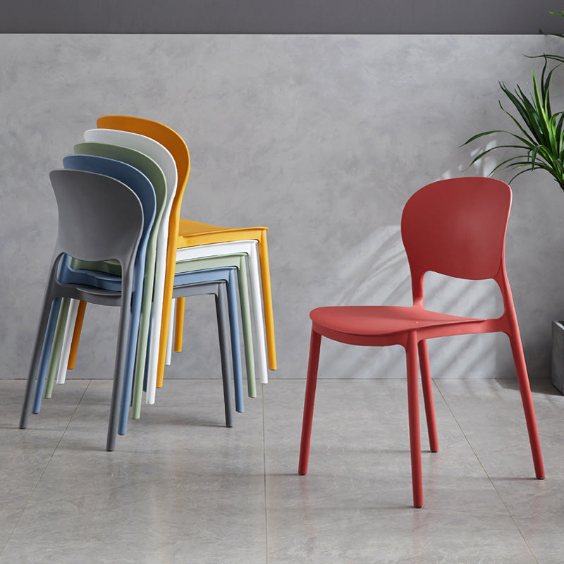 Silla de comedor escandinava de plástico sin brazos, sillas auxiliares apilables (juego de 4)