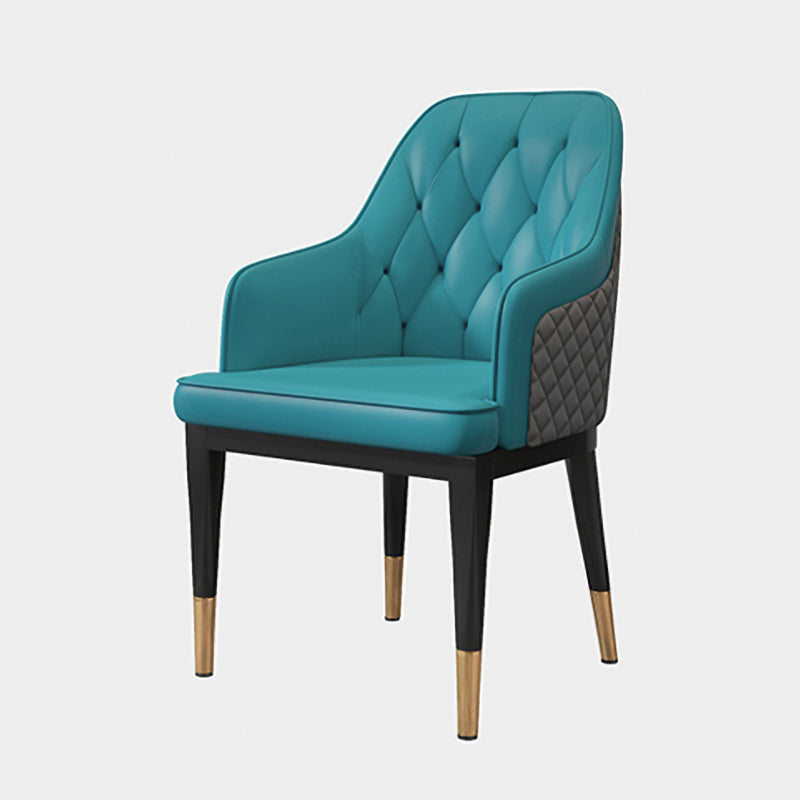 Solide achterkant van de achterste stoelen met stoffen met metalen benen gestoffeerde dineren met metalen benen