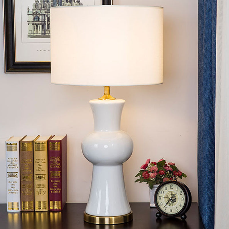 Modernistische zylindrische Aufgabenbeleuchtung Stoff 1 Glühbirnen -Leselampe in Weiß für das Studium