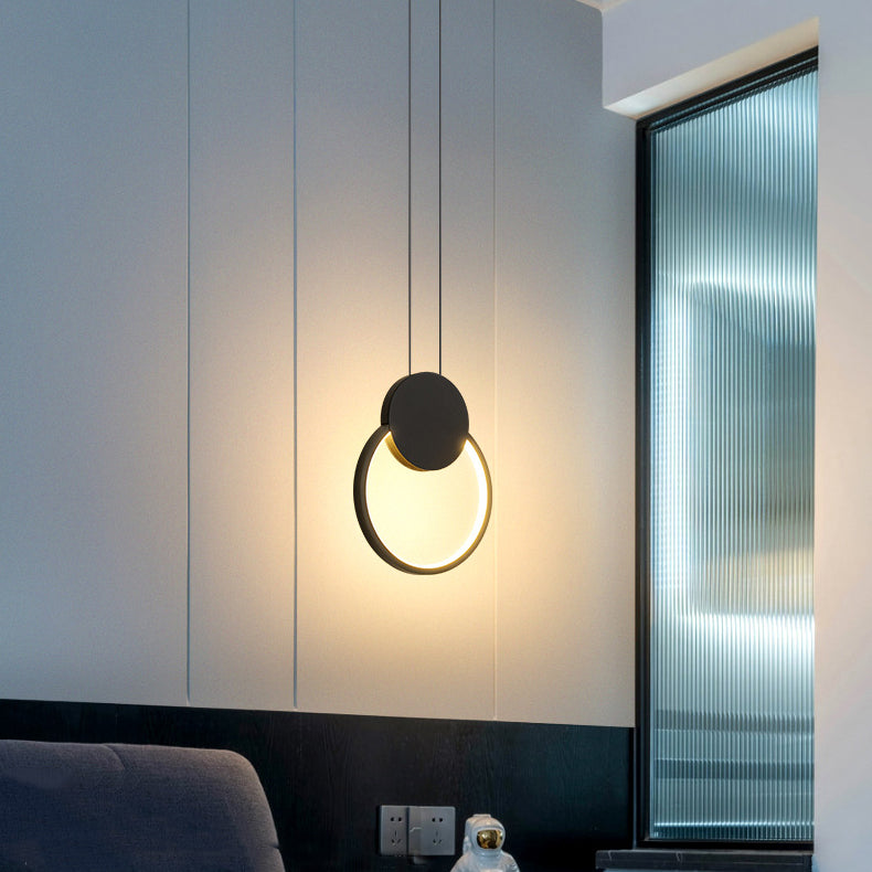 Moderne künstlerische LED Hanging Lampe Lacked Iron Linear Pendellicht mit Acrylschatten