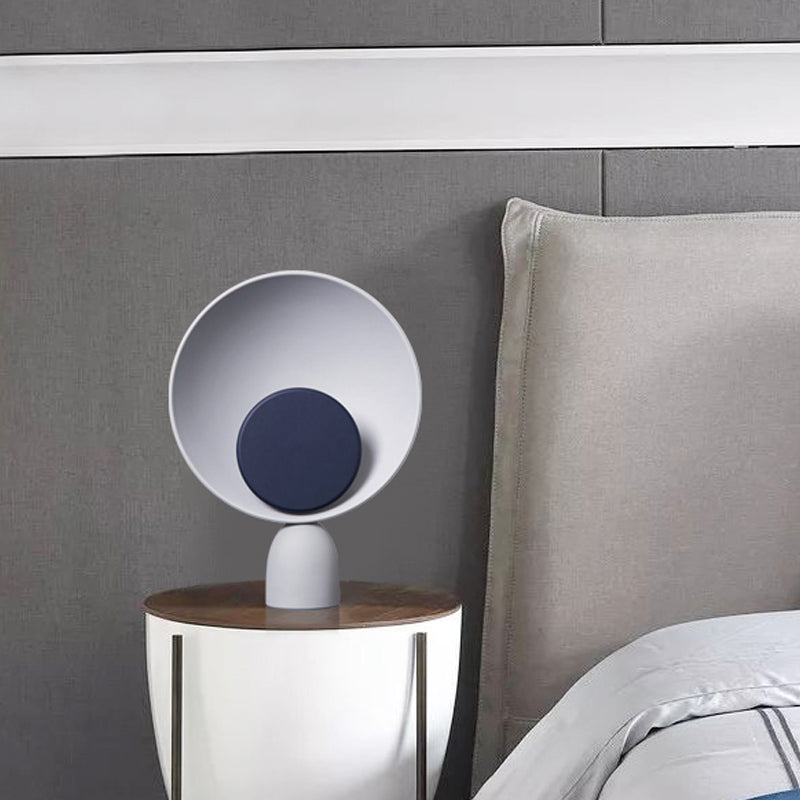 Lampada da lettura a LED per camera da letto Modernismo Lampada da comodino blu con piattino paralume in metallo