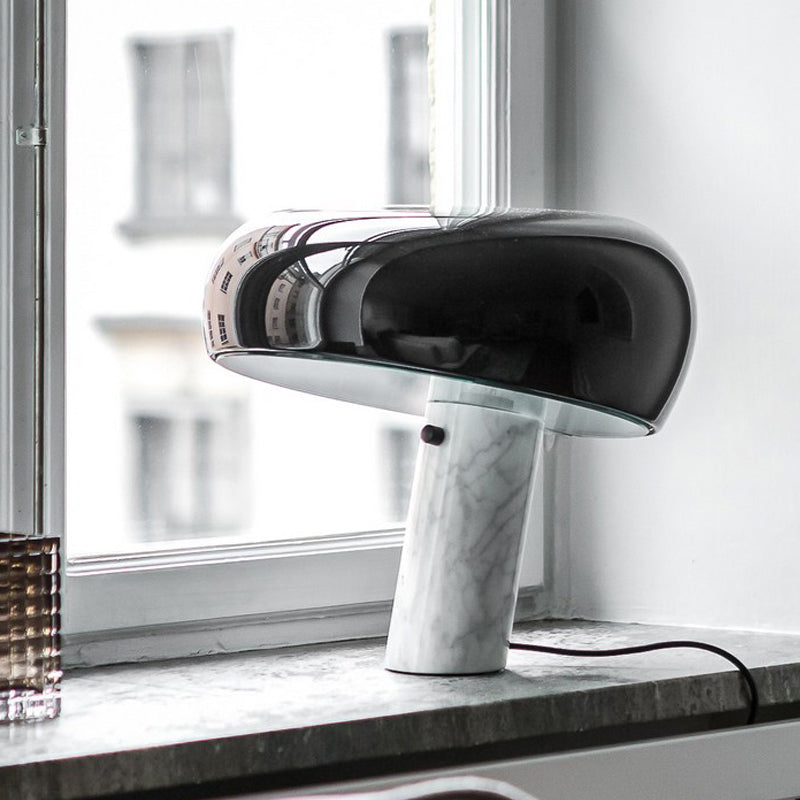 LED Table ombrée Lumière Métal moderne petite lampe de bureau en noir avec cylindre Base de marbre blanc