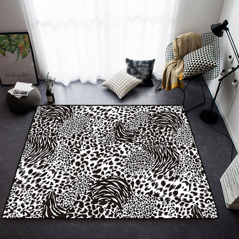 Black Modern Carpet Tiger Pattern Polyester Area Rug Stain Resistant Rug for Home Decor