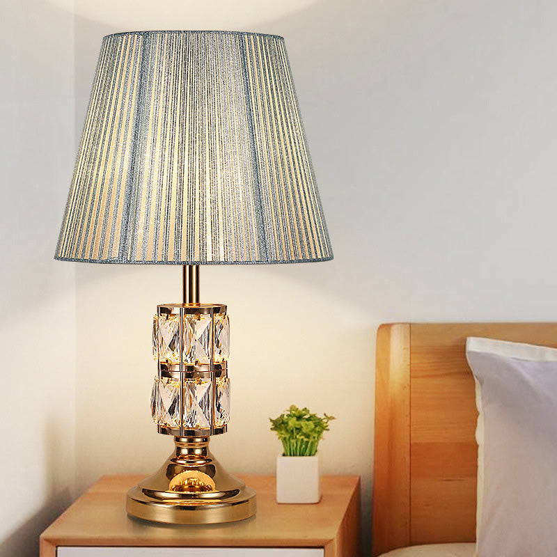 1 Glühbirnen -Esszimmertischlampe moderne Goldschreibtisch Licht mit breitem Fackelstoffschatten