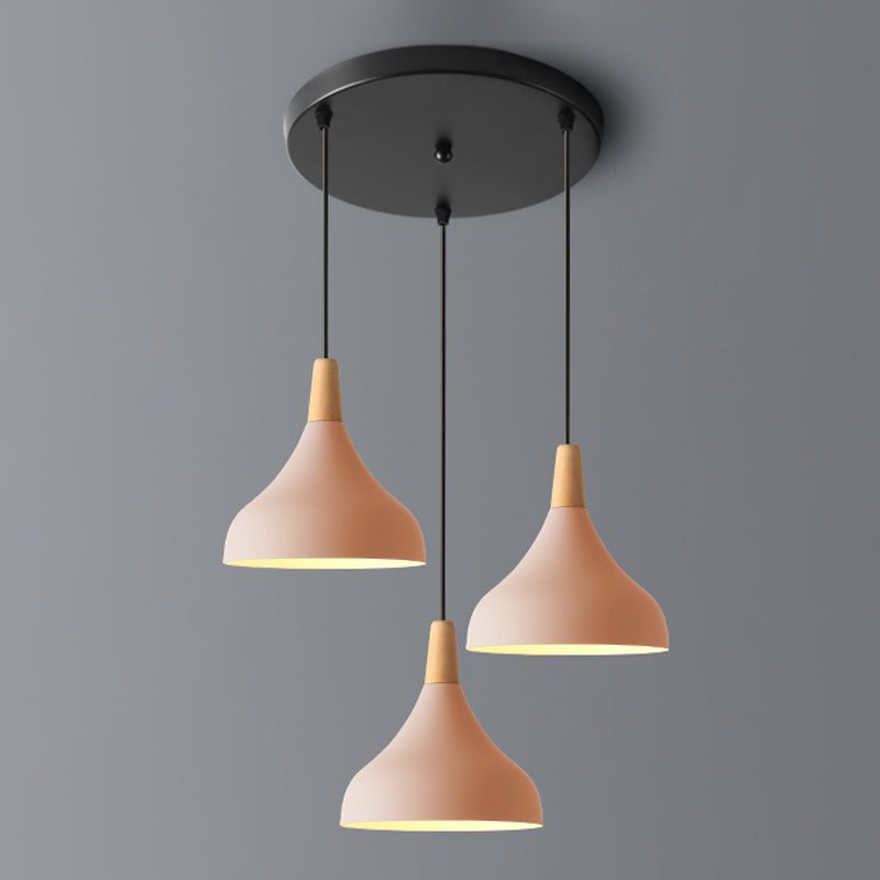 Swell Form Pendant Light Makkaron Metall 3-Kopf-Multi-Hanging-Leuchte mit Holzspitze