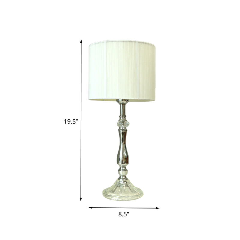 Lámpara de mesa de noche cromada de 1 cabezal de tela moderna con pantalla de barril para dormitorio