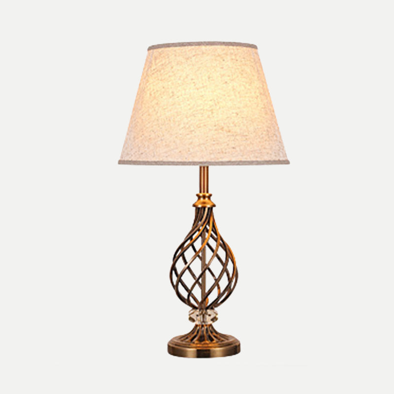 Lampe de table conique en tissu, lampe de bureau moderne grise à 1 ampoule avec base métallique dorée découpée au laser