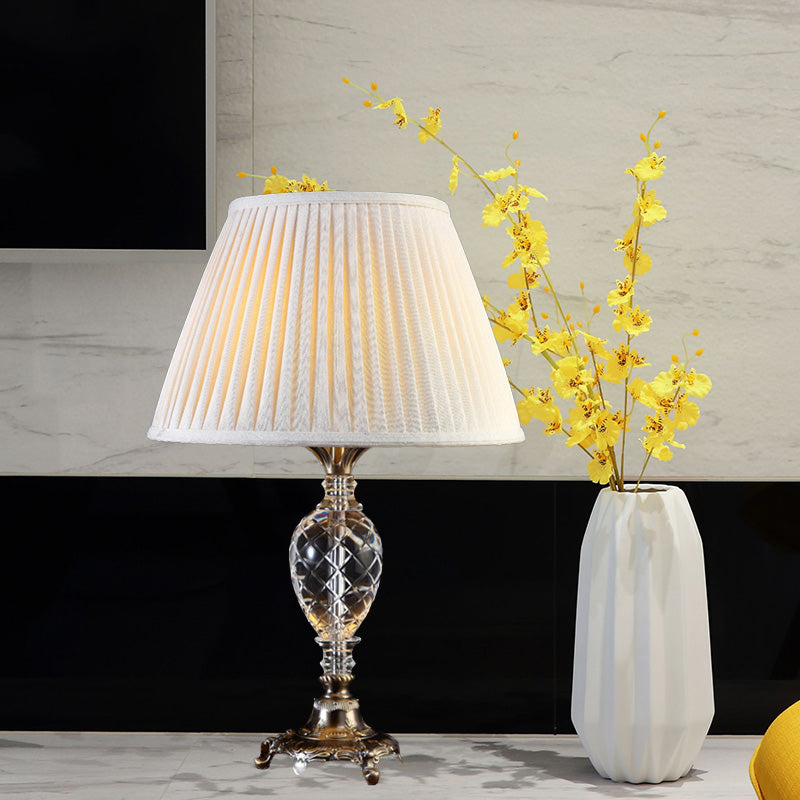 Lampada da tavolo moderna plissettata grigio crema, lampada da scrivania in tessuto a 1 lampadina, base in metallo intagliato in bronzo