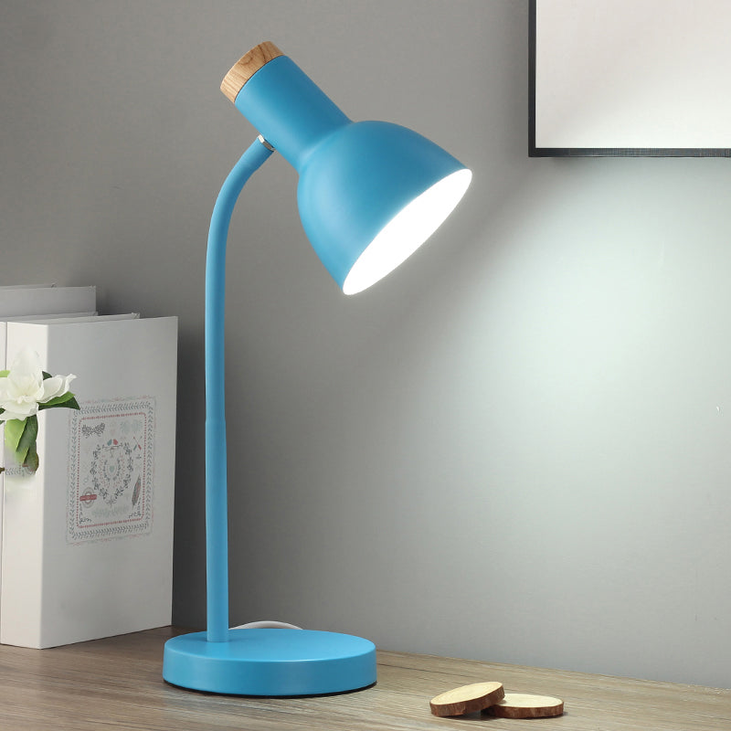 Lampada da tavolo a forma di campana in stile moderno Lampada da comodino in metallo a 1 luce
