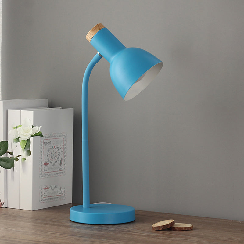 Lampada da tavolo a forma di campana in stile moderno Lampada da comodino in metallo a 1 luce