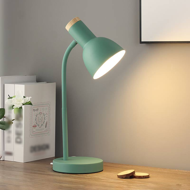 Lampada da tavolo a forma di campana in stile moderno Lampada da comodino in metallo a 1 luce