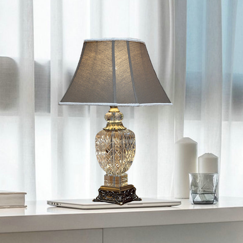 Urnenform Schreibtisch Licht zeitgenössische handgeschnittene Kristall 1 Glühbirnen Nachttischlampe in Braun
