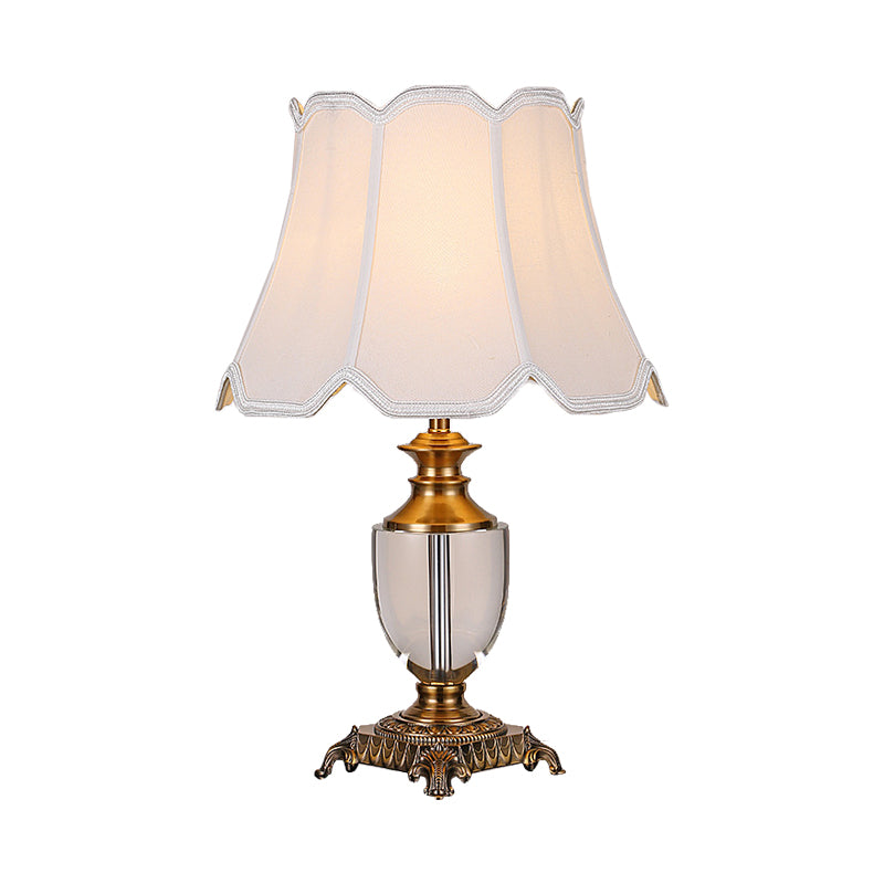 Modernismo Bell Shade Desk Babet 1 Bulb Table Light in White para el comedor