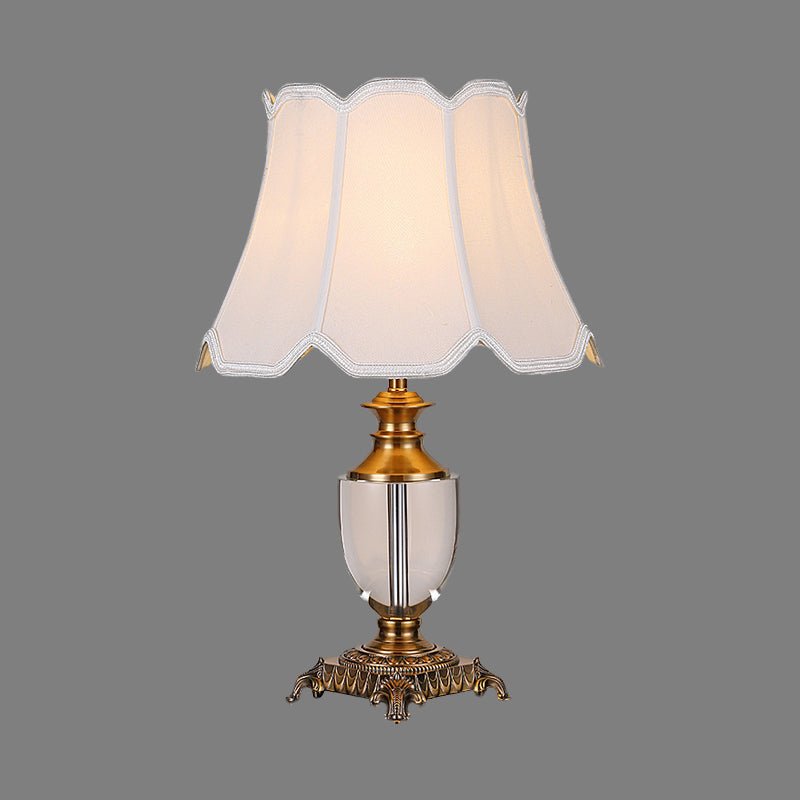 Modernismo Bell Shade Desk Babet 1 Bulb Table Light in White para el comedor