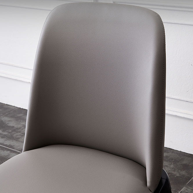 Silla auxiliar escandinava de cuero y madera de caucho Parsons Silla de comedor con acabado mate (juego de 2)