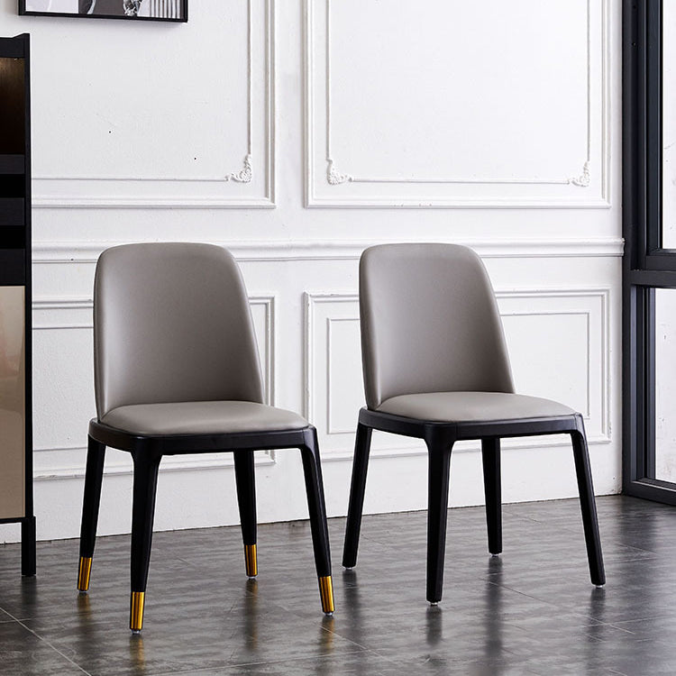 Silla auxiliar escandinava de cuero y madera de caucho Parsons Silla de comedor con acabado mate (juego de 2)