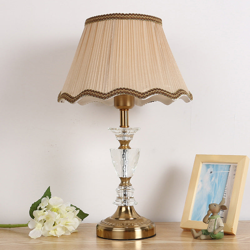 Lampe de table de nuit festonnée dorée, éclairage de table de chevet moderne à prisme en cristal biseauté à 1 ampoule
