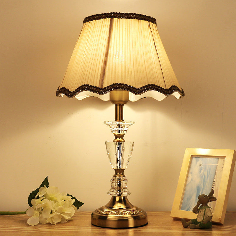 Lampe de table de nuit festonnée dorée, éclairage de table de chevet moderne à prisme en cristal biseauté à 1 ampoule