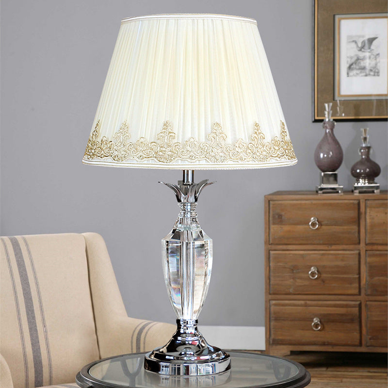 Minimalistische Empire Schatten Nachtbeleuchtung K9 Kristall 1 Bulb Wohnzimmertischlampe in Weiß, 21,5 "/24" lang