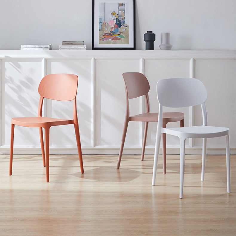 Chaise d'appoint de salon scandinave en plastique, finition mate, chaise de salle à manger à dossier ouvert