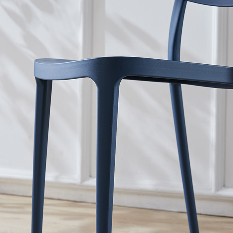 Chaise d'appoint de salon scandinave en plastique, finition mate, chaise de salle à manger à dossier ouvert