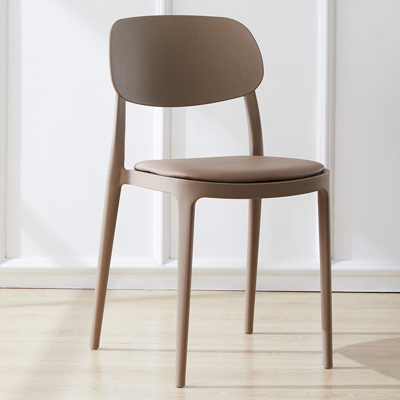 Chaise d'appoint de salon scandinave en plastique, finition mate, chaise de salle à manger à dossier ouvert
