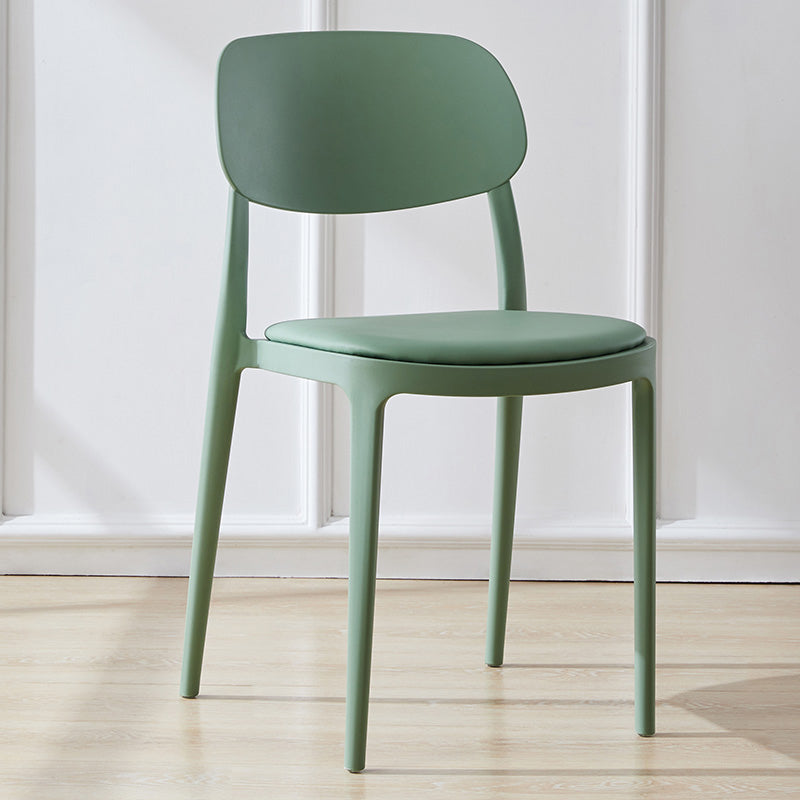 Chaise d'appoint de salon scandinave en plastique, finition mate, chaise de salle à manger à dossier ouvert