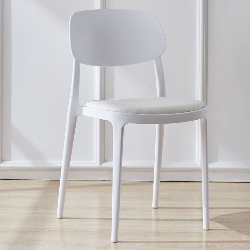 Chaise d'appoint de salon scandinave en plastique, finition mate, chaise de salle à manger à dossier ouvert