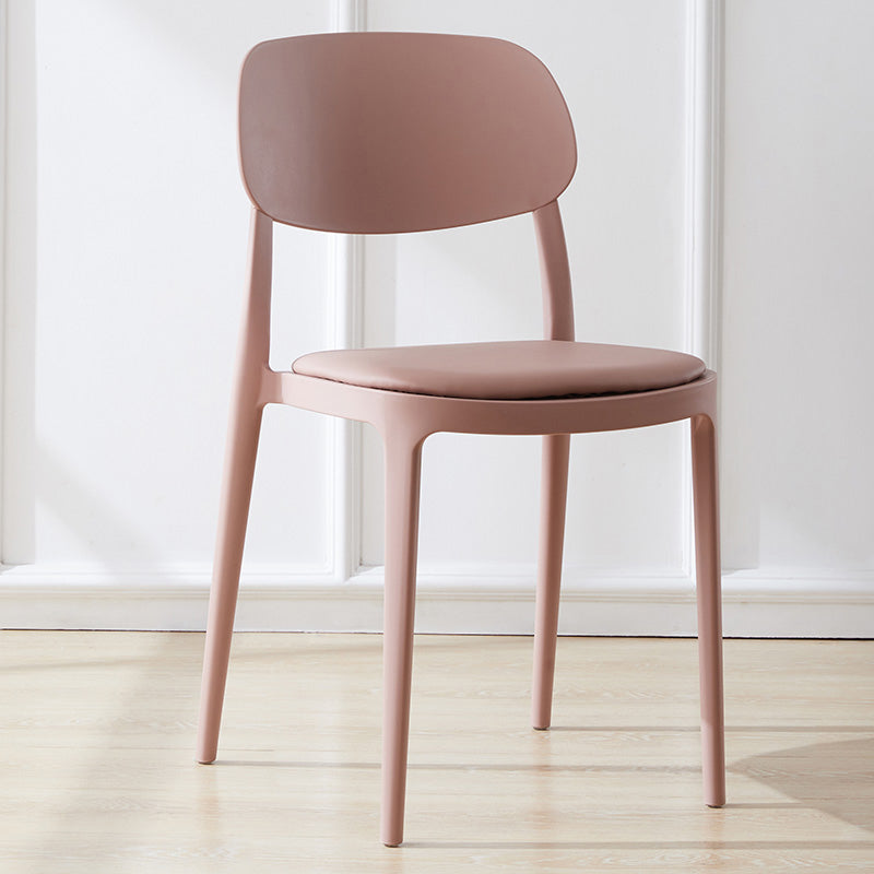 Chaise d'appoint de salon scandinave en plastique, finition mate, chaise de salle à manger à dossier ouvert
