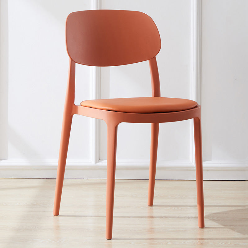 Chaise d'appoint de salon scandinave en plastique, finition mate, chaise de salle à manger à dossier ouvert