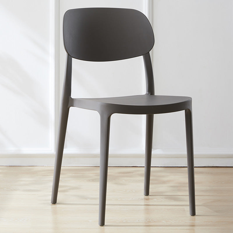 Chaise d'appoint de salon scandinave en plastique, finition mate, chaise de salle à manger à dossier ouvert